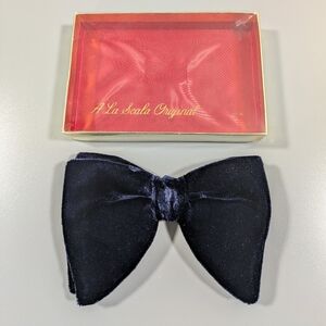 Vintage La Scala Navy Blue Velvet Clip-on Bowtie